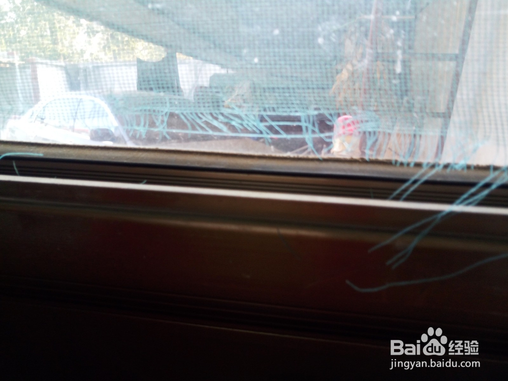 家里窗纱破了的修补方法