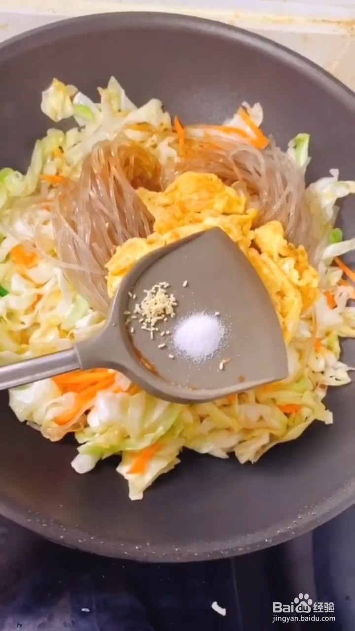 如何制作包菜鸡蛋炒粉丝