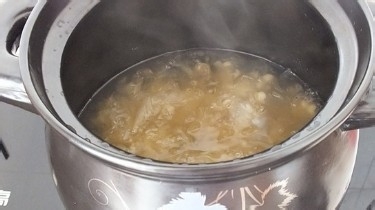 怎样做冰糖薏米银耳羹?