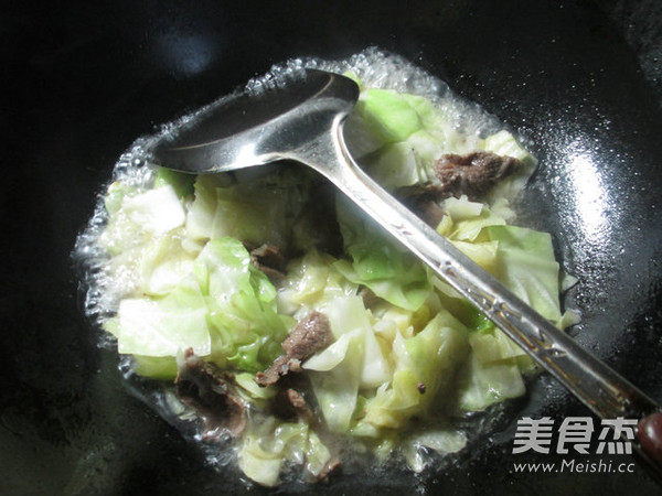 榨菜丝牛肉炒圆白菜