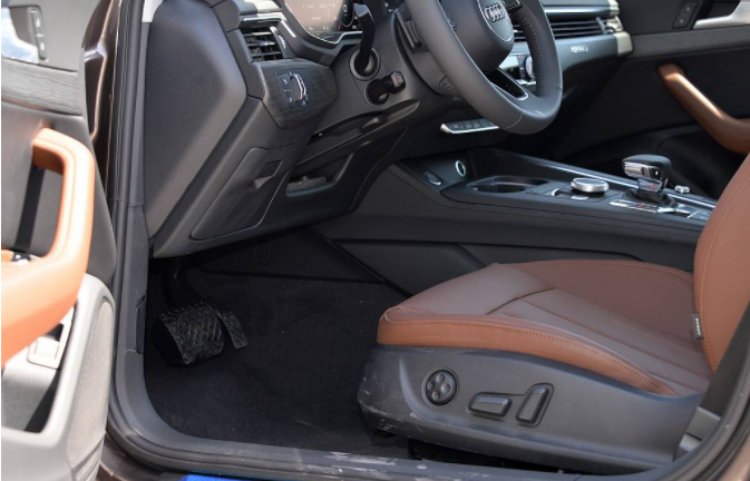 奥迪a4l有腿托与没腿托怎么看