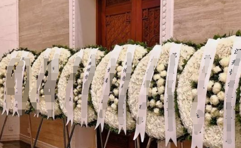 花圈上的敬挽的“挽”写车字旁是为什么