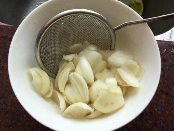 桃胶枸杞水果茶