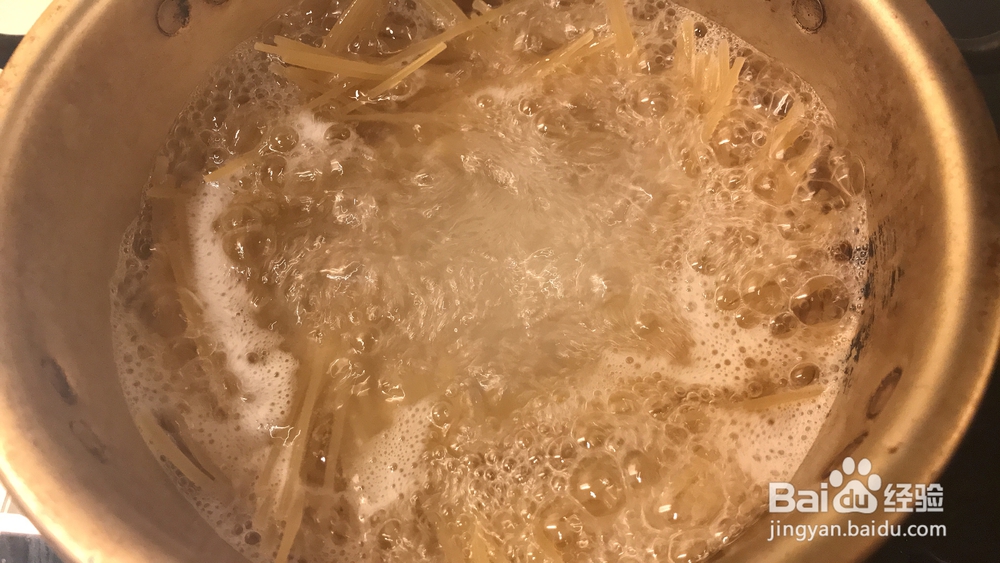 做饭小白一看就会的番茄培根虾仁意面