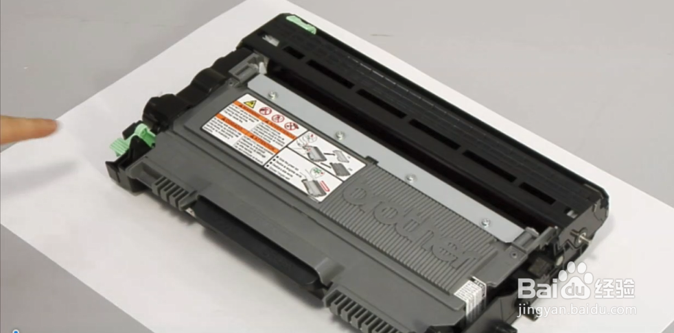 如何更换打印机粉盒