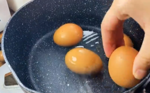 如何自制低卡韩式酱鸡蛋?