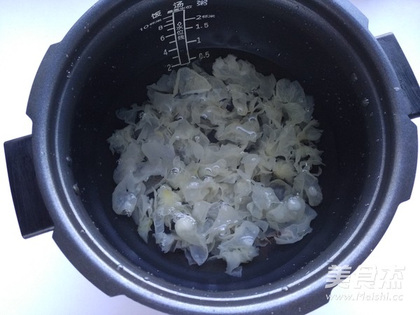 紫薯银耳羹的做法