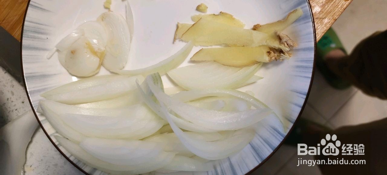 土豆炖牛肉的做法