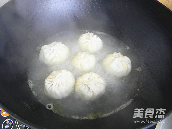 萝卜青椒酥肉水煎包