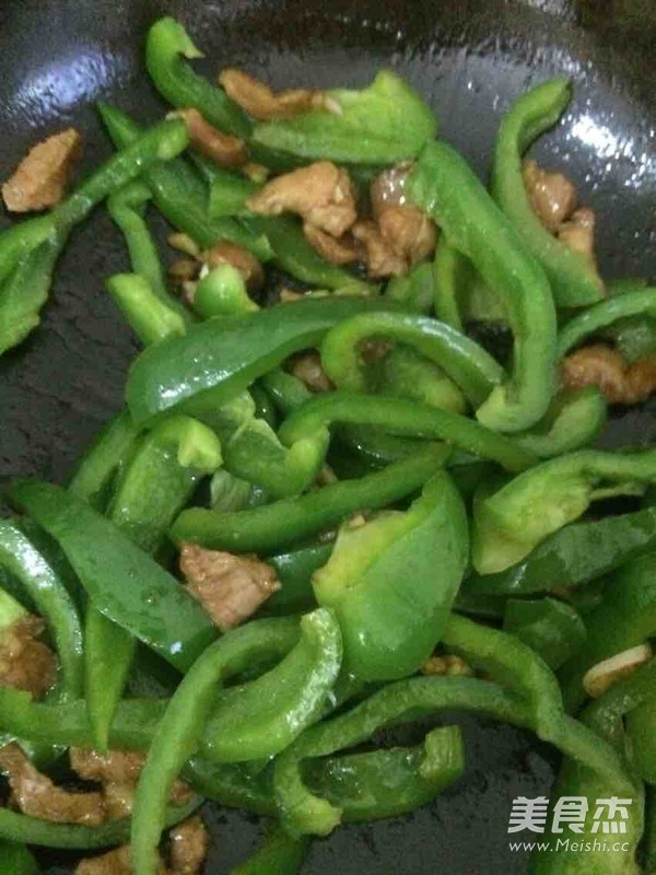 灯笼椒炒肉的做法