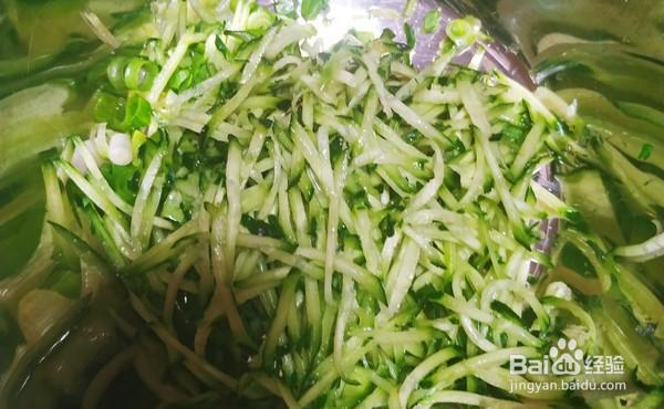 一步步做大家都喜欢的黄瓜豆皮凉拌菜