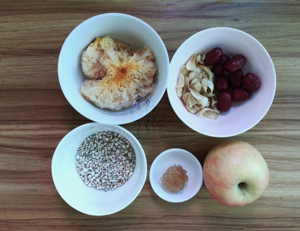 红枣百合银耳汤