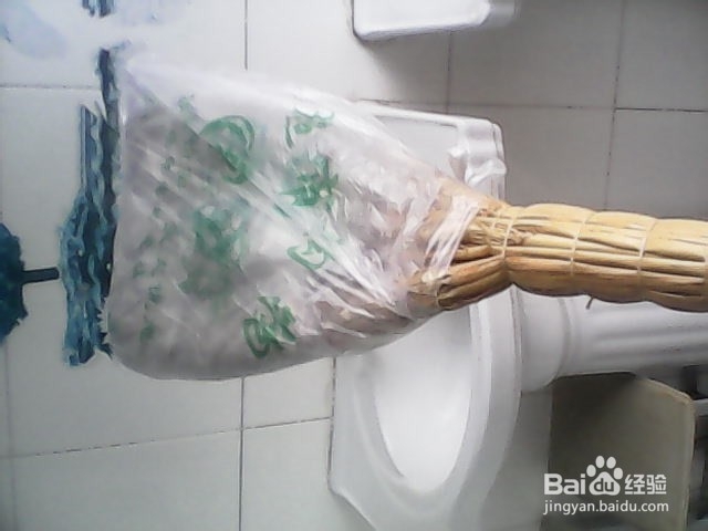 用扫把扫地如何不粘头发