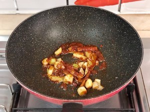 土豆焖牛腩的做法