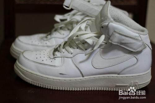 如何让泛黄的小白鞋变白