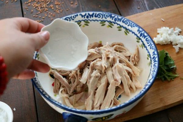 亚麻籽油凉拌鸡腿丝