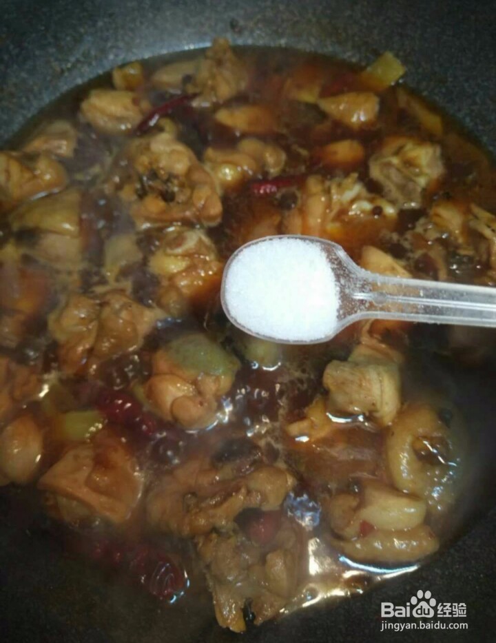 如何制作香辣啤酒鸡块?