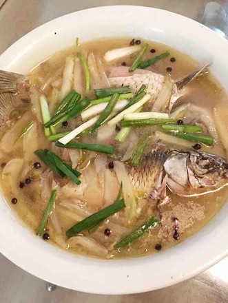 泡菜鲫鱼的做法