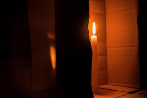 小孔成像是实像还是虚像，谁能和我解释一下