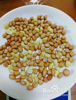 如何用微波炉烤花生？