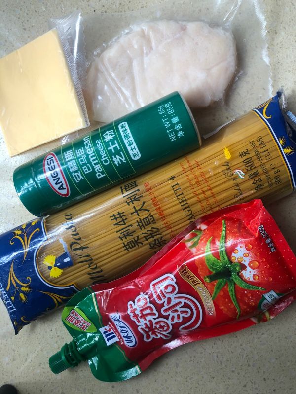 芝士鸡肉焗意粉