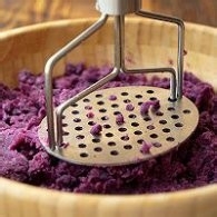 制作芒果紫薯水晶月饼