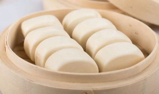 为什么蒸馒头一揭锅盖就缩了呢