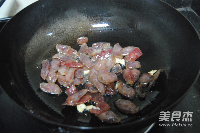 彩椒炒腊肠的做法