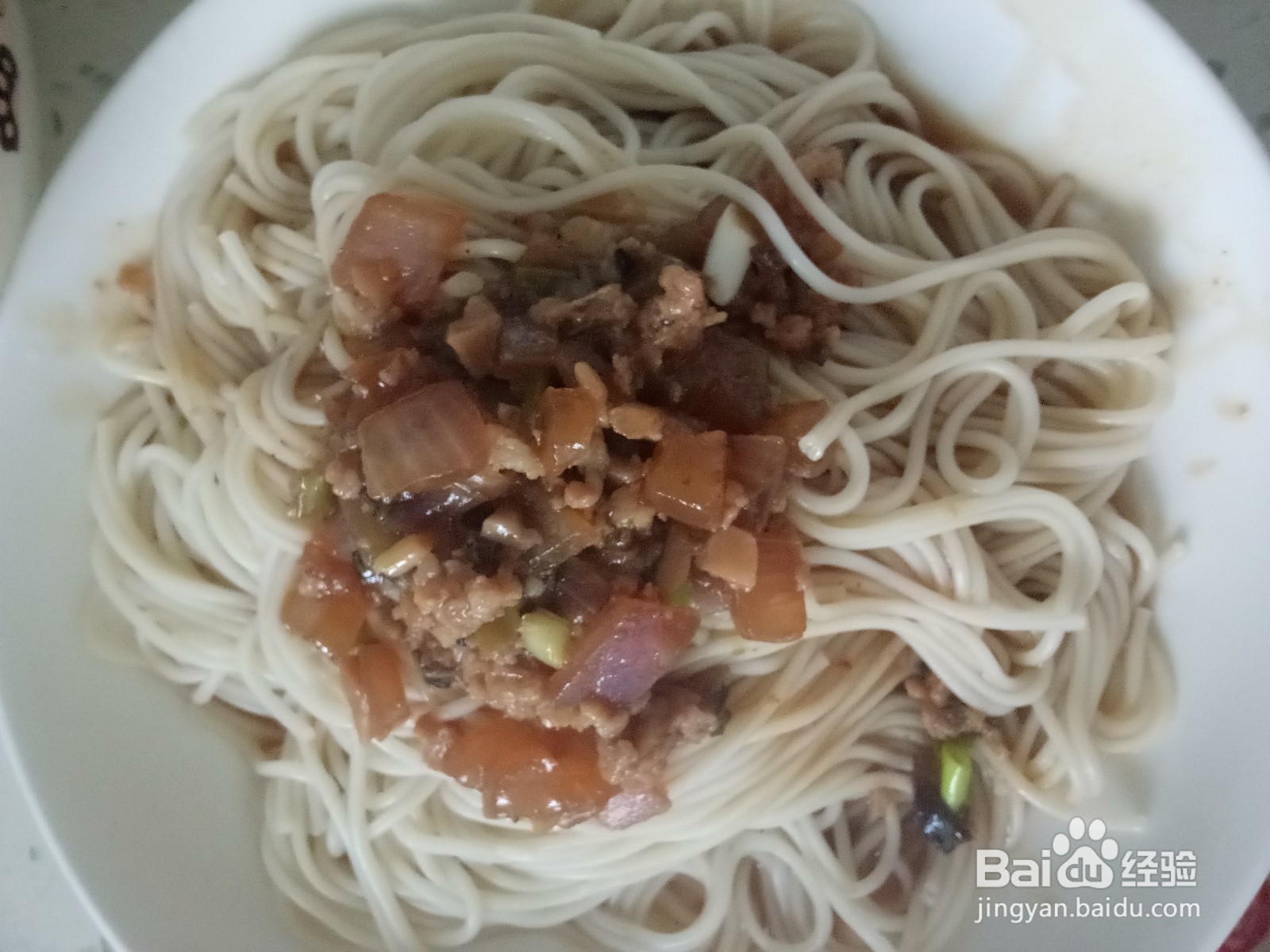 洋葱肉酱拌面
