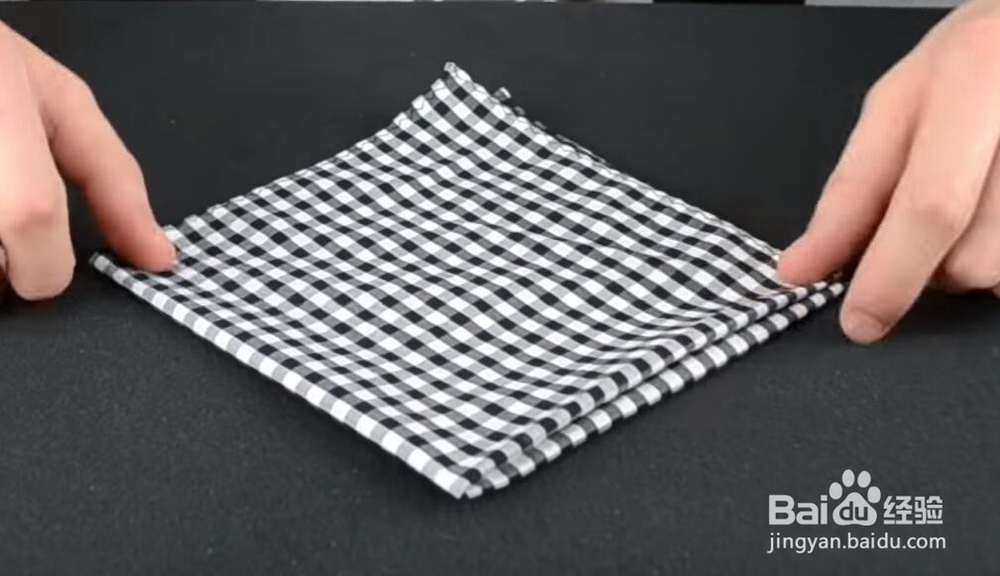 西服方巾叠法图解