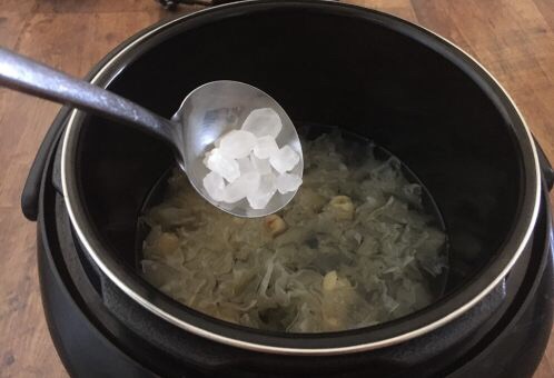 火龙果莲子百合银耳粥