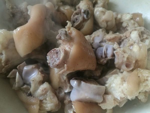 话梅花生炆猪蹄