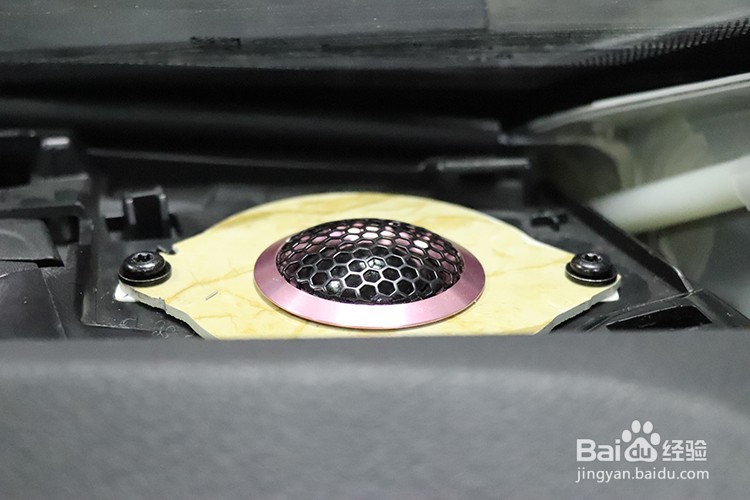 乌鲁木齐吉普自由侠汽车音响改装隔音升级案例