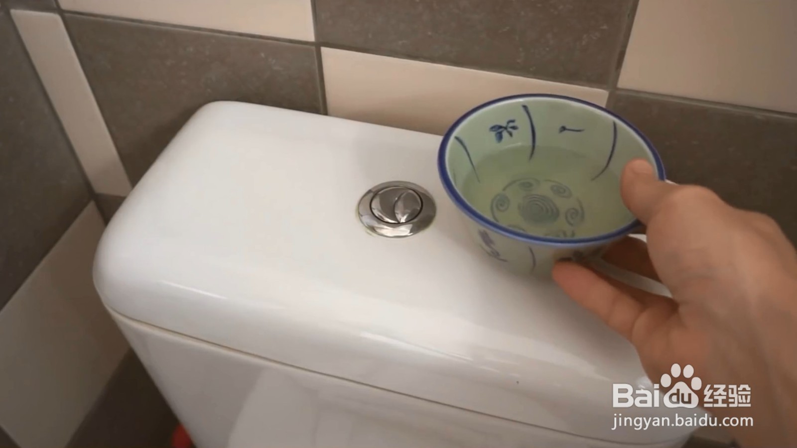 白醋加花露水还有这用处，放卫生间可以去除异味