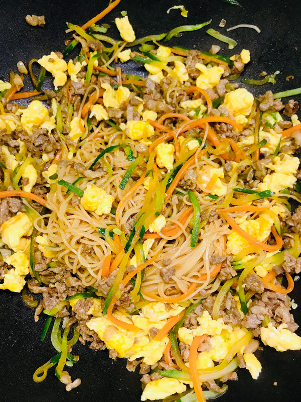 肉臊子鸡蛋炒面