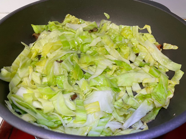 酱肉煸炒包心菜