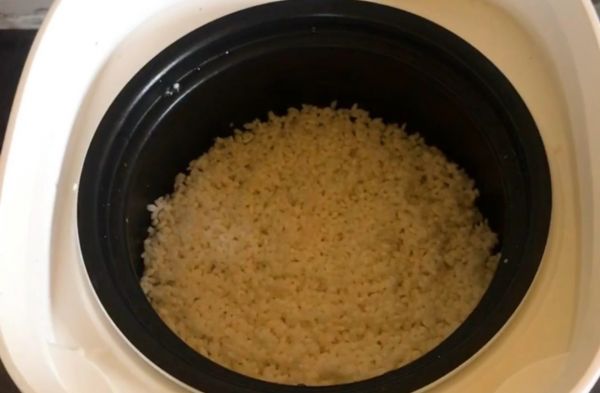 香菇鸡肉煲仔饭