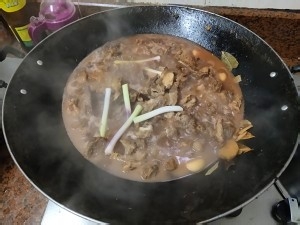 养生食补萝卜焖牛腩