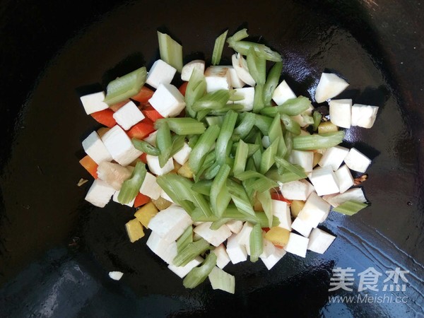 方火腿炒毛豆杂蔬
