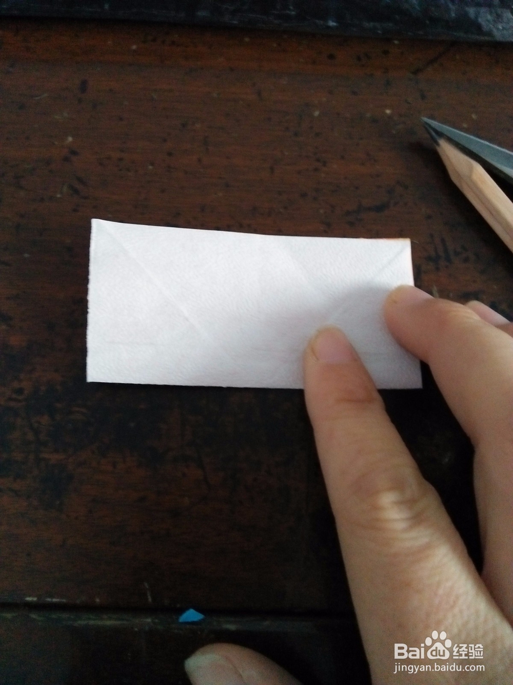 如何用纸剪简单的小萝莉头像