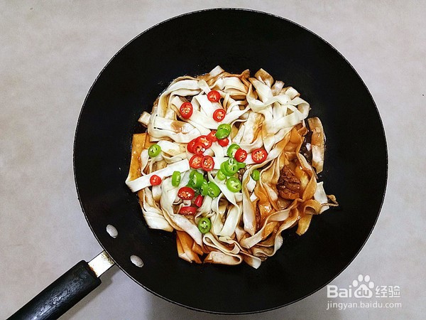 美味的土豆鸡块焖面
