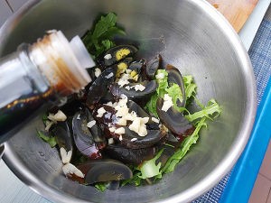 教你怎么做苦菊皮蛋