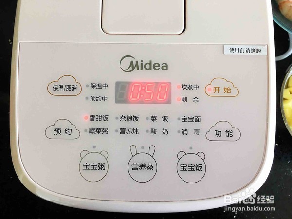 如何制作土豆腊肠焖饭