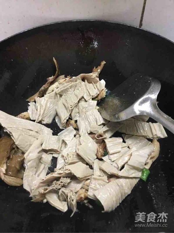 青椒腐竹炒鸡丝