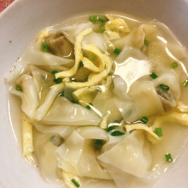 早餐荠菜香菇鲜肉小馄饨