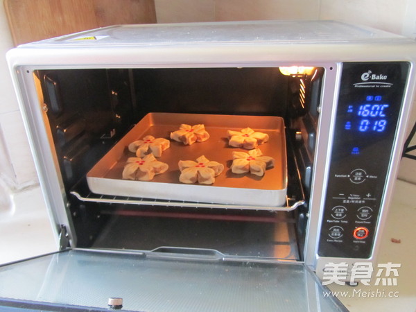 栗香梅花酥的做法