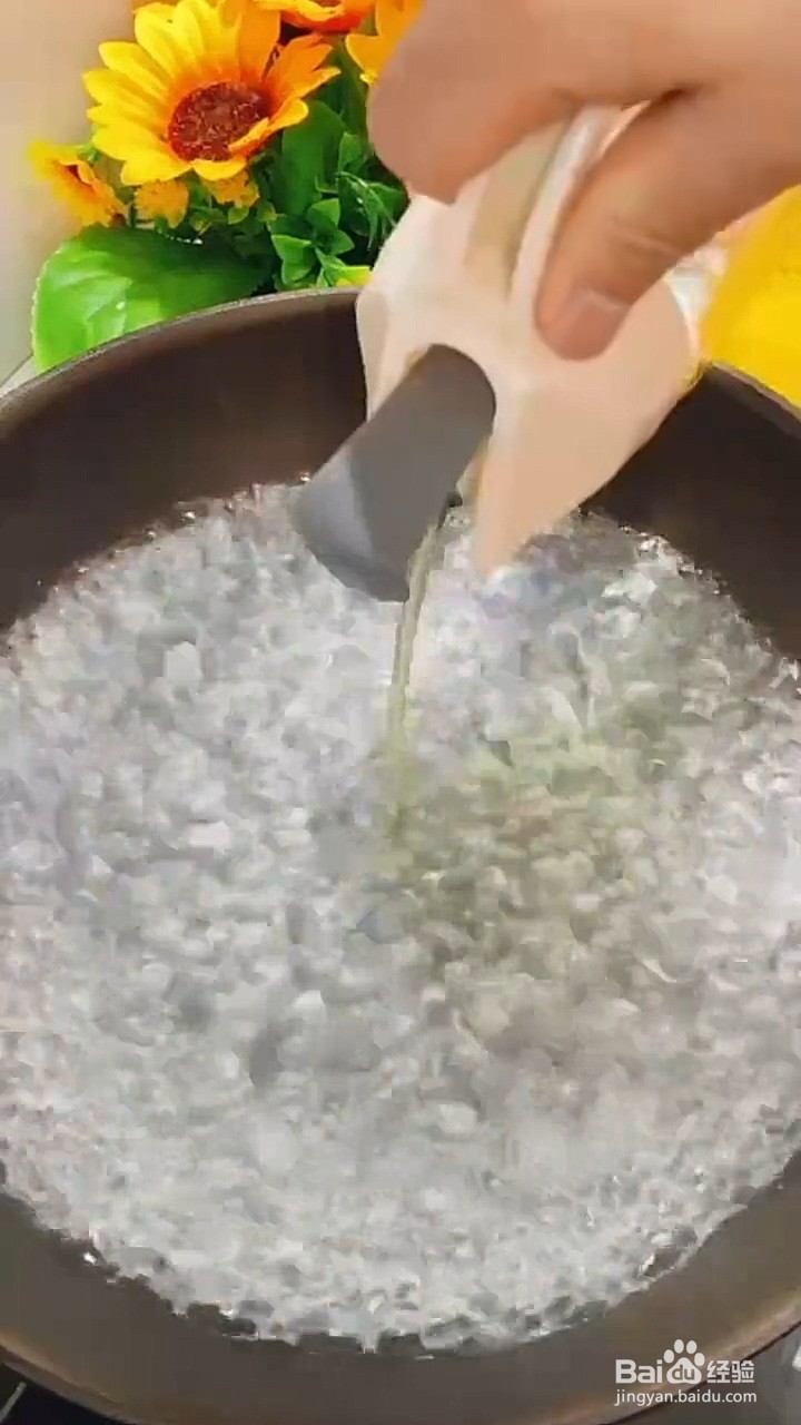 如何制作西兰花炒海鲜菇？