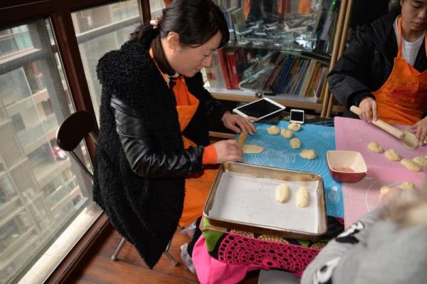 辣肉松葱香面包