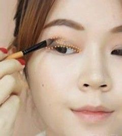 棕色系眼妆怎么画？