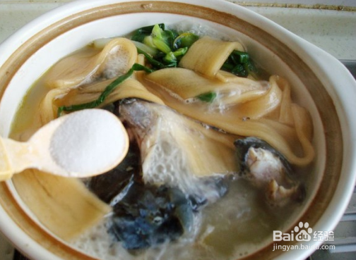 鱼头苕粉煲的做法